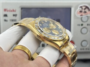 rolex cosmograph daytona double lensed spectacles features genuine moissanite bezel with real moissanite bezel116568 40mm replica rlxb126
