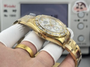 rolex cosmograph daytona double lensed spectacles features genuine moissanite bezel with real moissanite bezel 116568 mm replica rlxb128